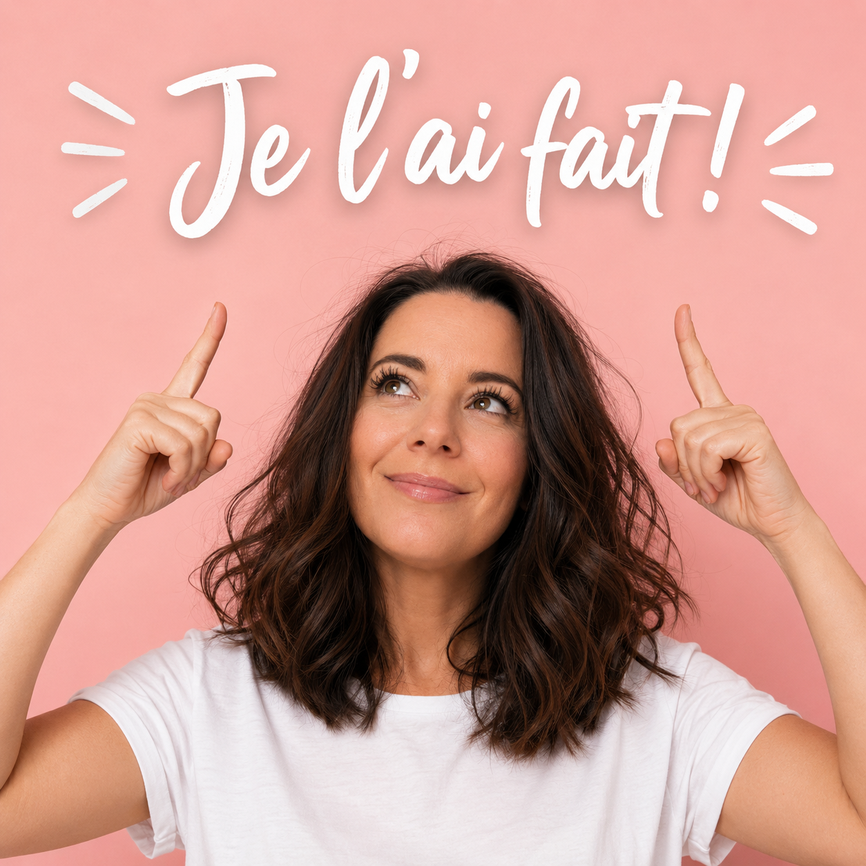 Mélanie Lavigueur fière devant son ordinateur portable, son site web affiché à l'écran
